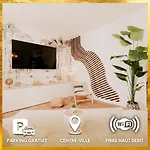 Spacious 5-bedroom With Terrace, Air Conditioning And Parking Appartamento *