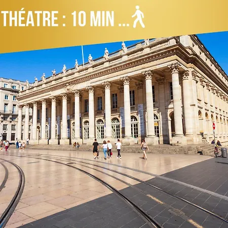 Апартаменты Spacious 5-bedroom With Terrace, Air Conditioning And Parking *