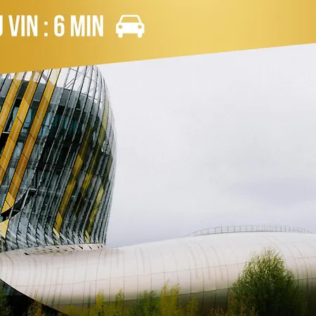 Апартаменты Spacious 5-bedroom With Terrace, Air Conditioning And Parking