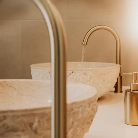 Spacious 5-bedroom With Terrace, Air Conditioning And Parking Бордо