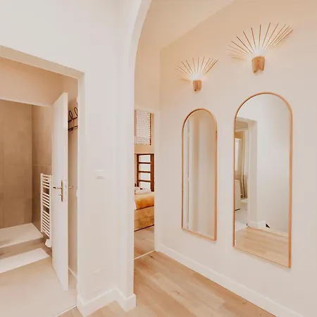 Spacious 5-bedroom With Terrace, Air Conditioning And Parking Апартаменты Бордо