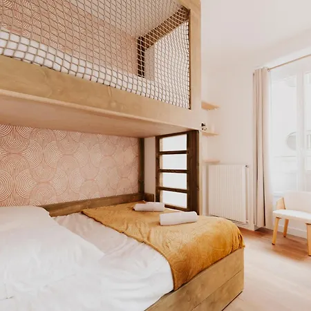 Spacious 5-bedroom With Terrace, Air Conditioning And Parking Апартаменты