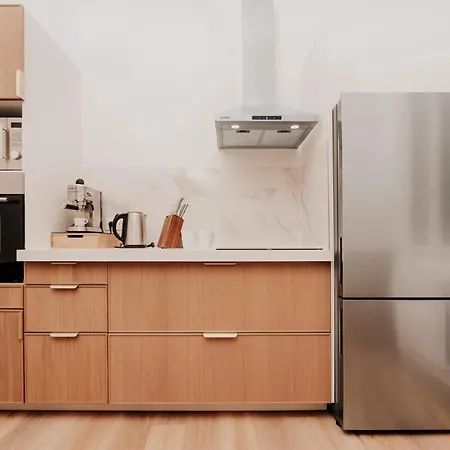 Spacious 5-bedroom With Terrace, Air Conditioning And Parking *